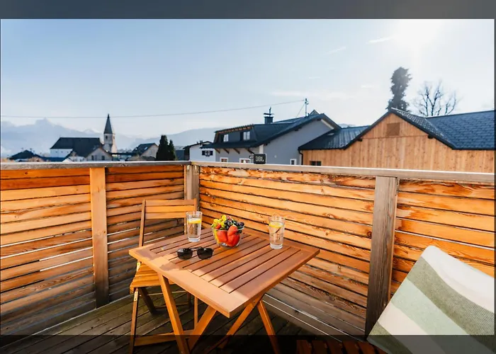 Arvia Living - Ferienwohnung In Altmuenster, Zentrale Lage, 7 Min Gehweg Zum Traunsee, Balkon, Kueche, Gratis Parkplatz & Wlan