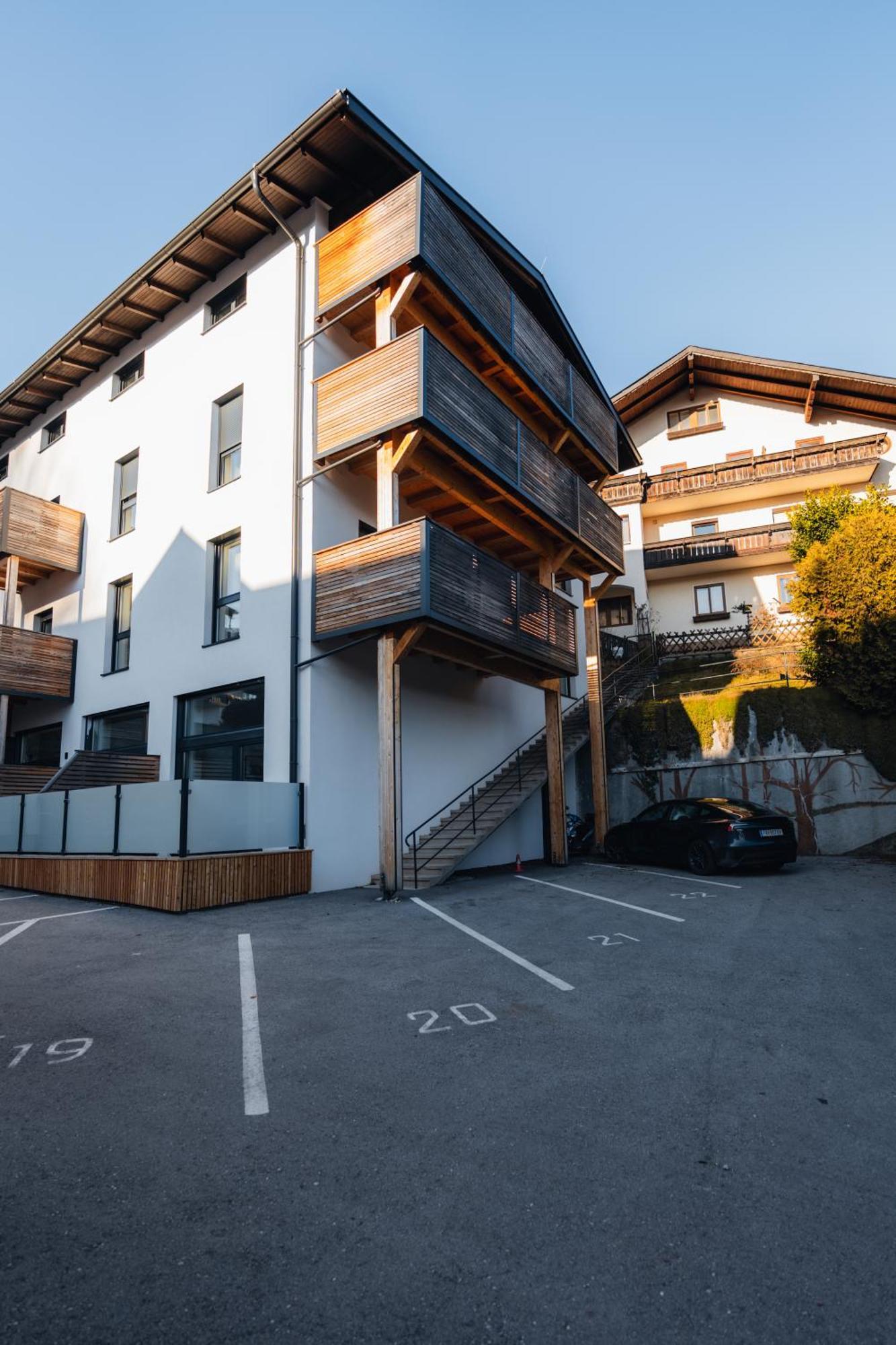 Appartement Arvia Living - In Altmuenster, Zentrale Lage, 7 Min Gehweg Zum Traunsee, Balkon, Kueche, Gratis Parkplatz & Wlan Altmünster