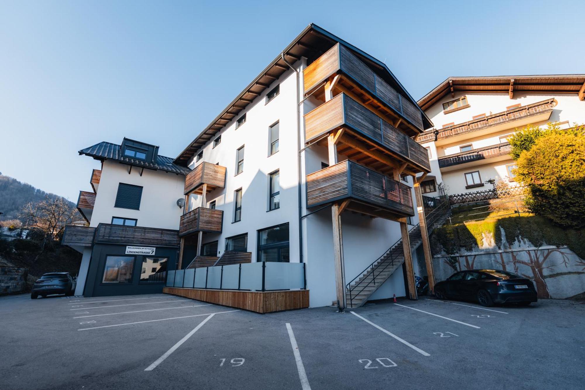 Appartement Arvia Living - In Altmuenster, Zentrale Lage, 7 Min Gehweg Zum Traunsee, Balkon, Kueche, Gratis Parkplatz & Wlan