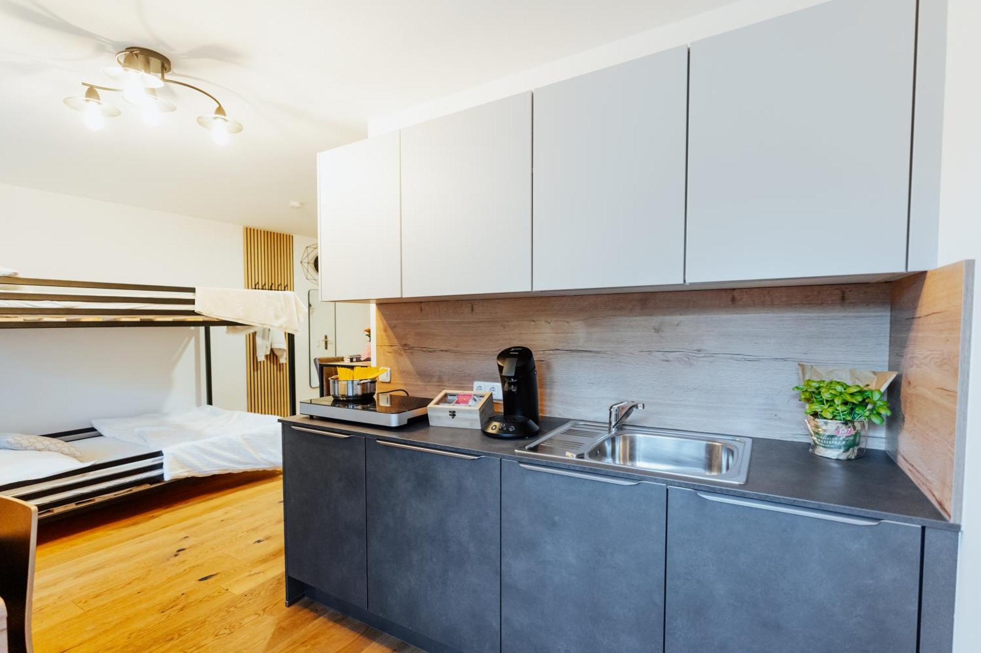 Appartement Arvia Living - In Altmuenster, Zentrale Lage, 7 Min Gehweg Zum Traunsee, Balkon, Kueche, Gratis Parkplatz & Wlan *