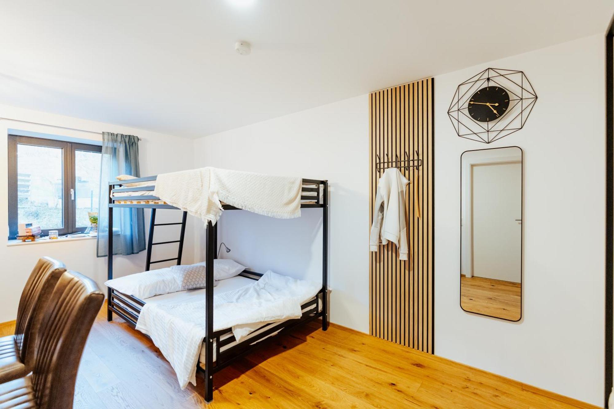 Arvia Living - In Altmuenster, Zentrale Lage, 7 Min Gehweg Zum Traunsee, Balkon, Kueche, Gratis Parkplatz & Wlan Altmünster