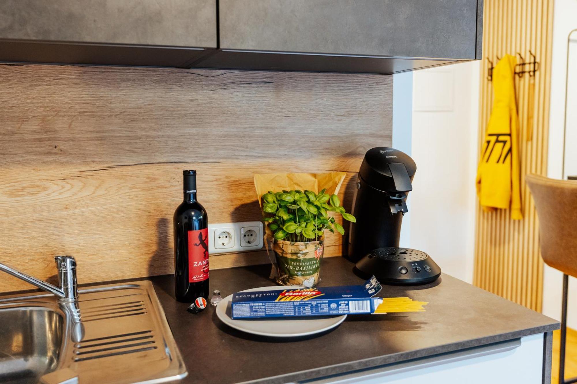 Arvia Living - In Altmuenster, Zentrale Lage, 7 Min Gehweg Zum Traunsee, Balkon, Kueche, Gratis Parkplatz & Wlan * Altmünster