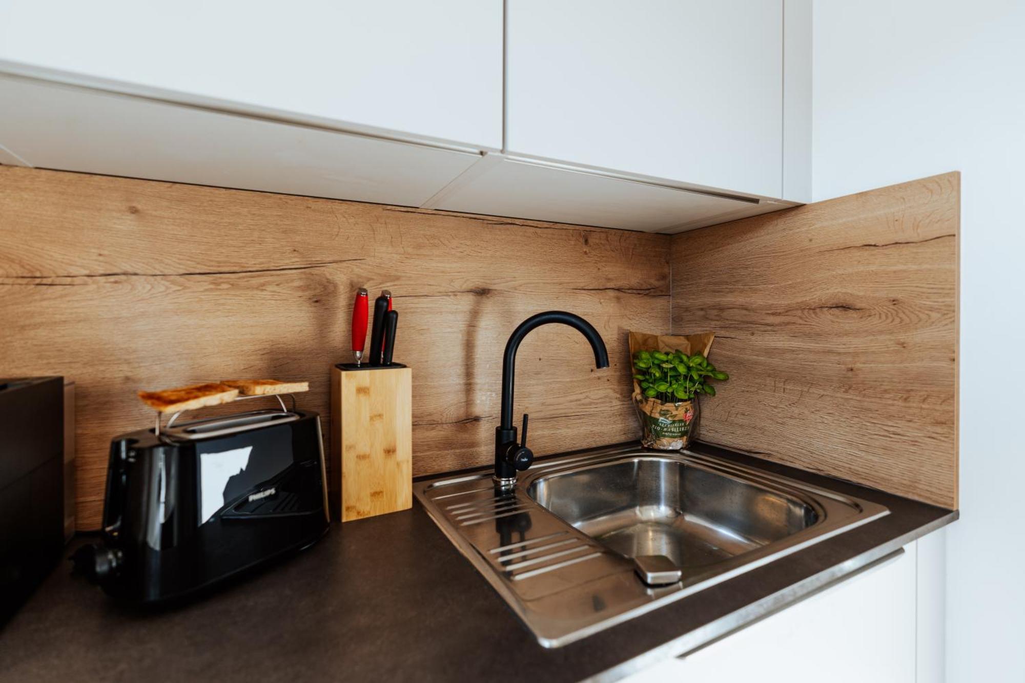 Appartement Arvia Living - In Altmuenster, Zentrale Lage, 7 Min Gehweg Zum Traunsee, Balkon, Kueche, Gratis Parkplatz & Wlan