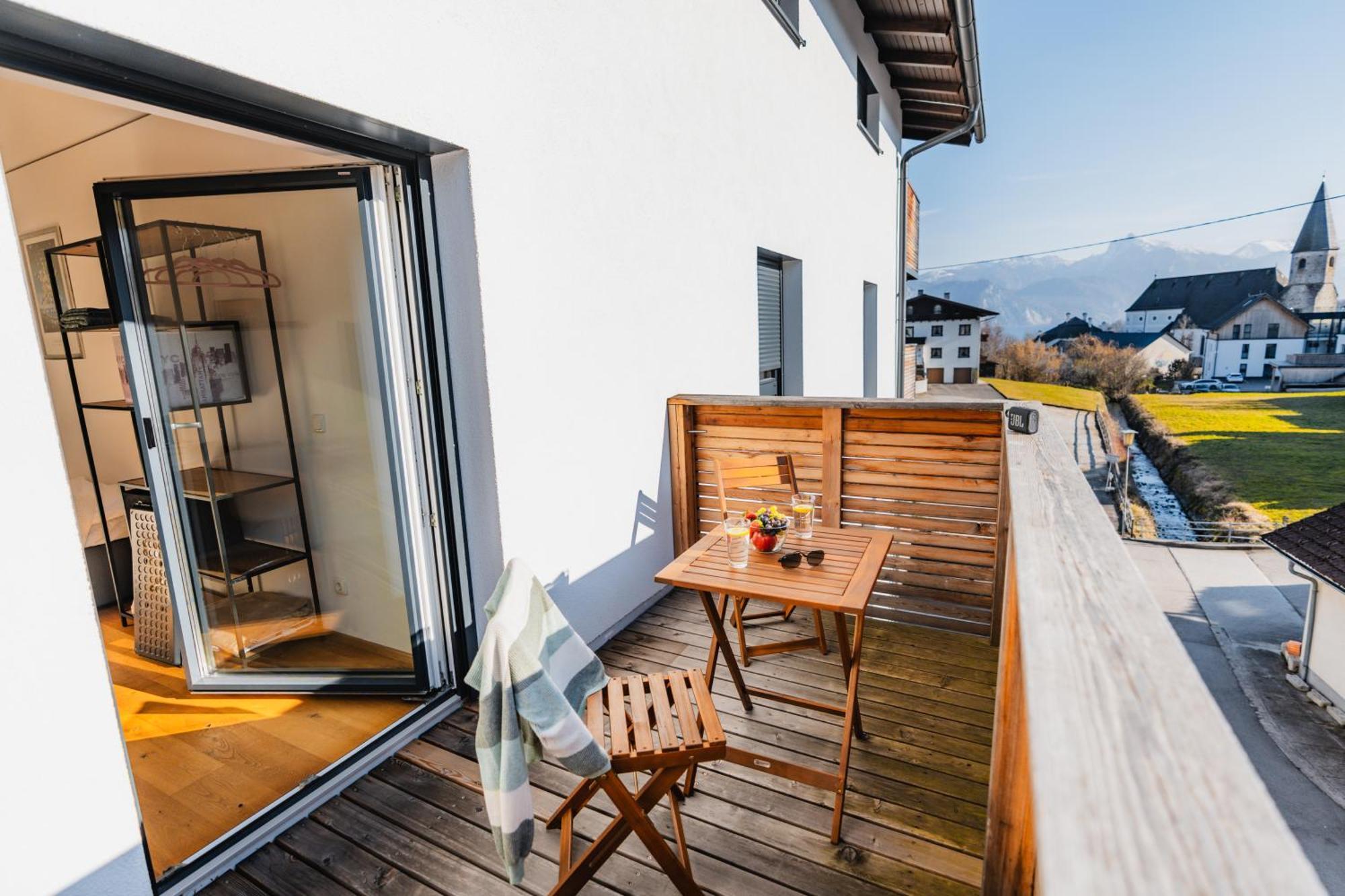 Appartement Arvia Living - In Altmuenster, Zentrale Lage, 7 Min Gehweg Zum Traunsee, Balkon, Kueche, Gratis Parkplatz & Wlan *