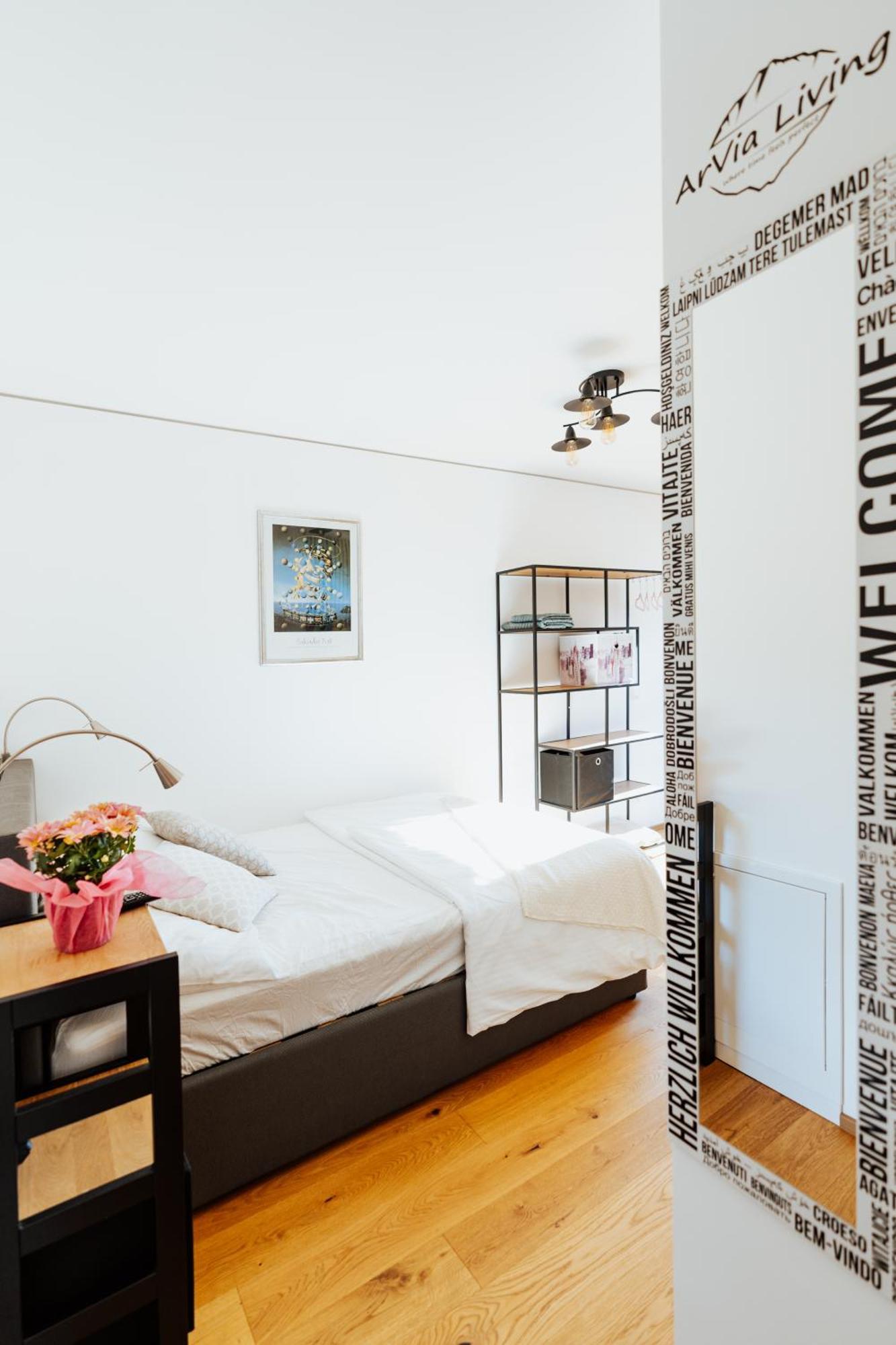 Arvia Living - In Altmuenster, Zentrale Lage, 7 Min Gehweg Zum Traunsee, Balkon, Kueche, Gratis Parkplatz & Wlan Appartement Altmünster