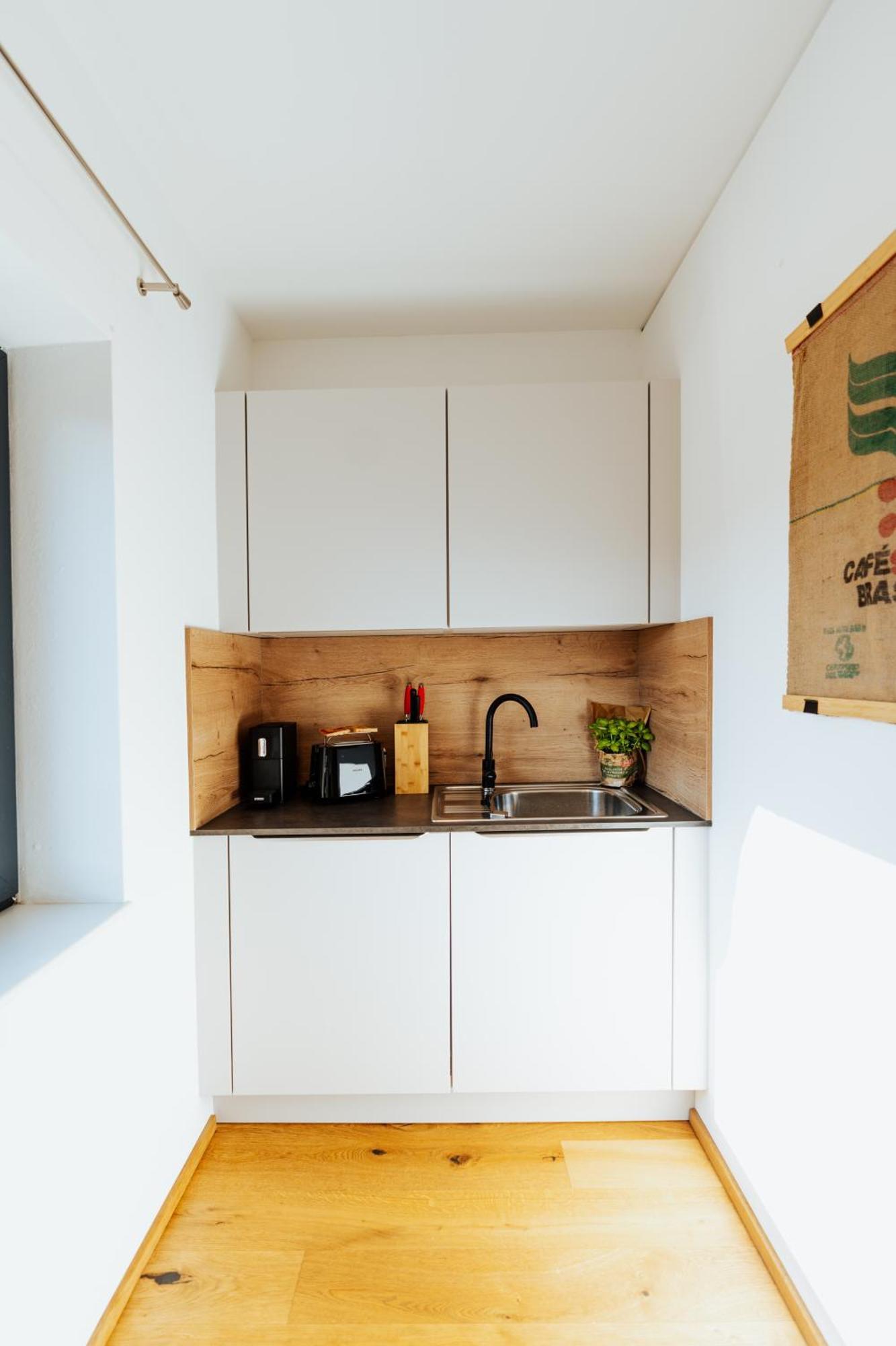 Appartement Arvia Living - In Altmuenster, Zentrale Lage, 7 Min Gehweg Zum Traunsee, Balkon, Kueche, Gratis Parkplatz & Wlan Altmünster
